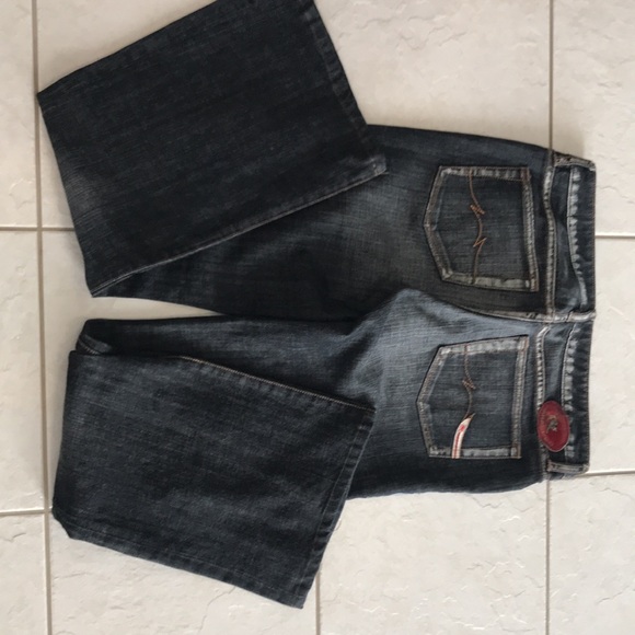 Parasuco Italian denim. Beautiful frost wash on black denim. - Picture 13 of 16